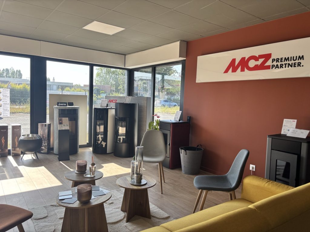 Coin salon de l'espace conseil MCZ Premium Partner, showroom Cheminées Herraiz à Cormontreuil (Reims)